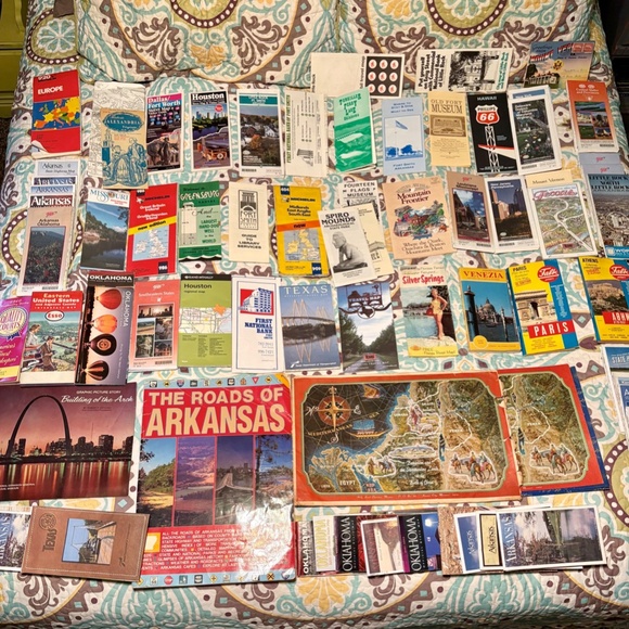 Huge Vtg Lot 71 Gas Oil Tourist Maps Guides Brochures US International 50s 60s - Picture 1 of 11